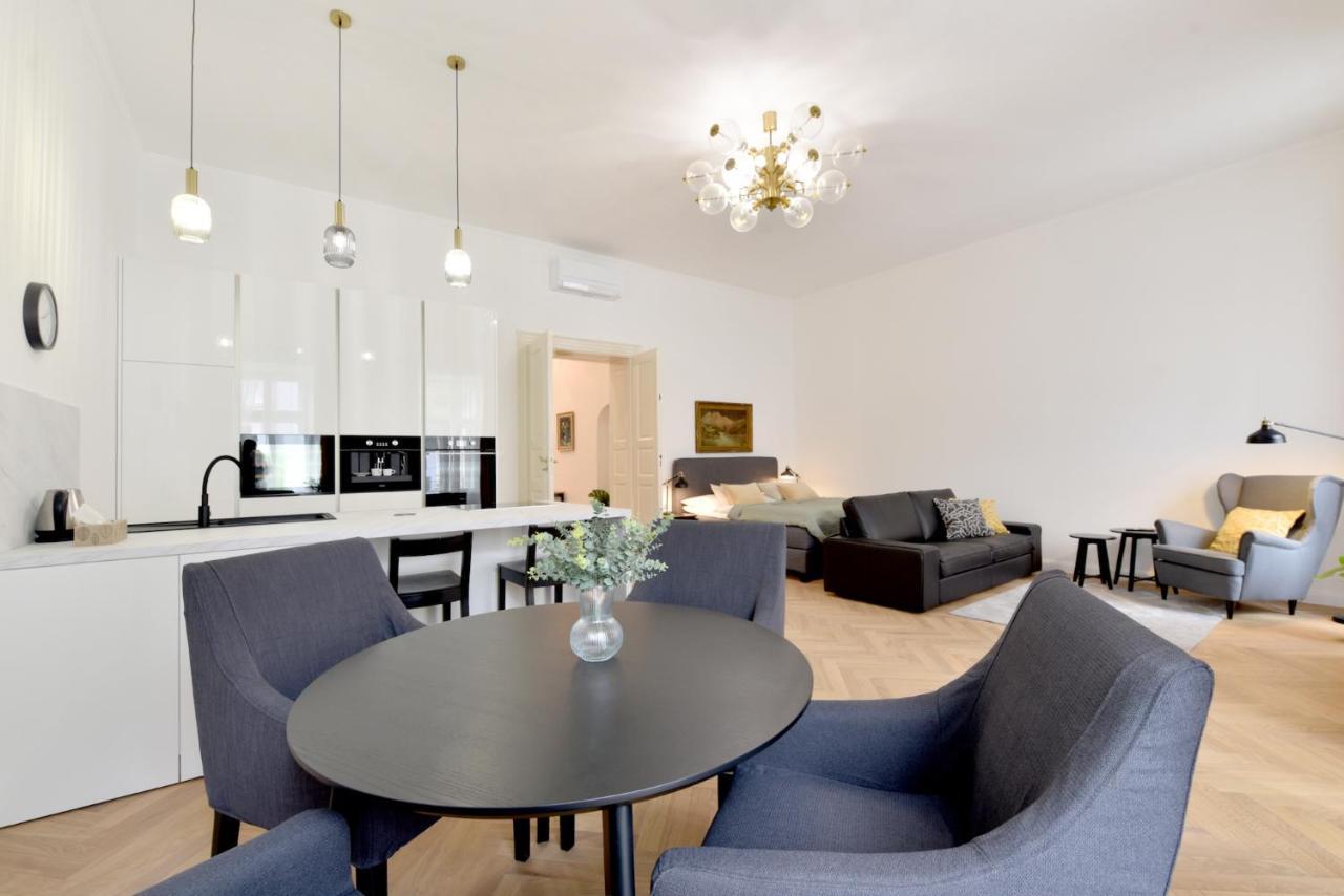 Trenčín Apartman S Balkonom מראה חיצוני תמונה