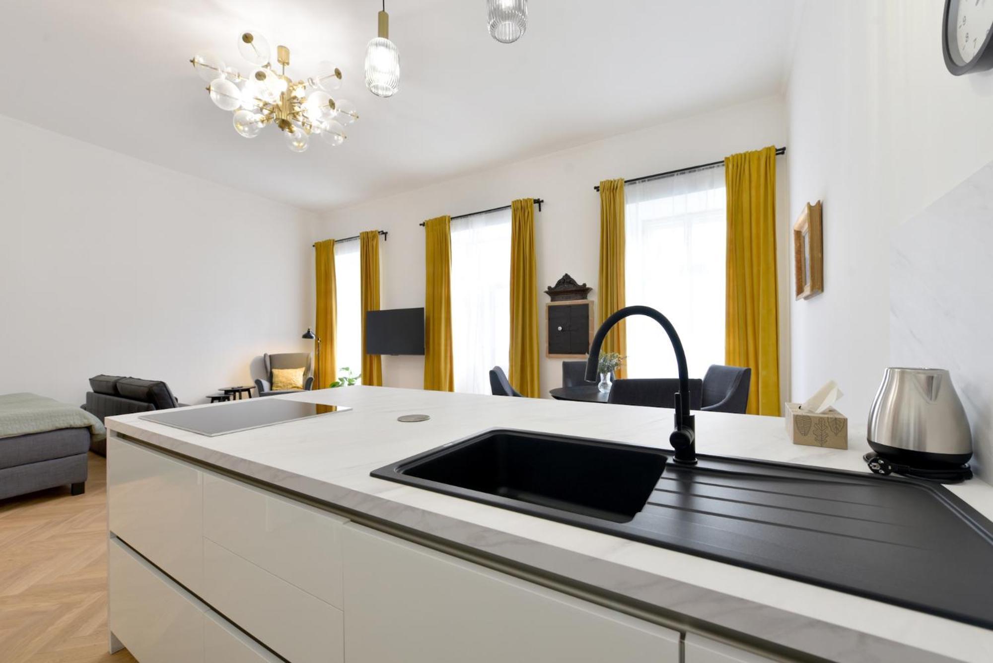 Trenčín Apartman S Balkonom מראה חיצוני תמונה